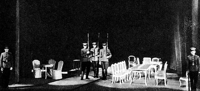 Спектакль Большевики Сцена смены караула